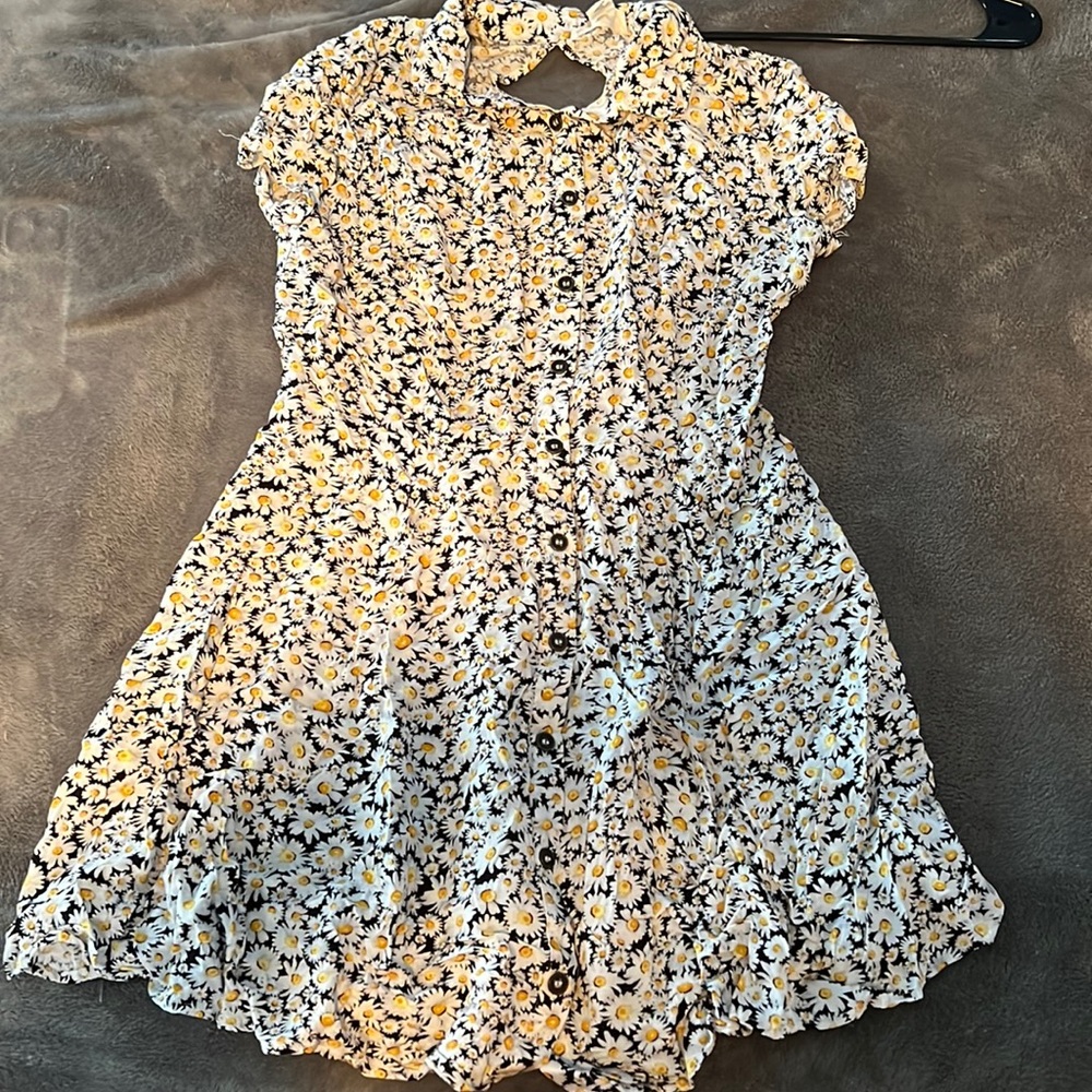 Super Cute daisy buttoned floral dress
